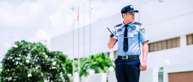 Hình ảnh nhân viên làm bảo vệ công ty Hình ảnh nhân viên làm bảo vệ công ty